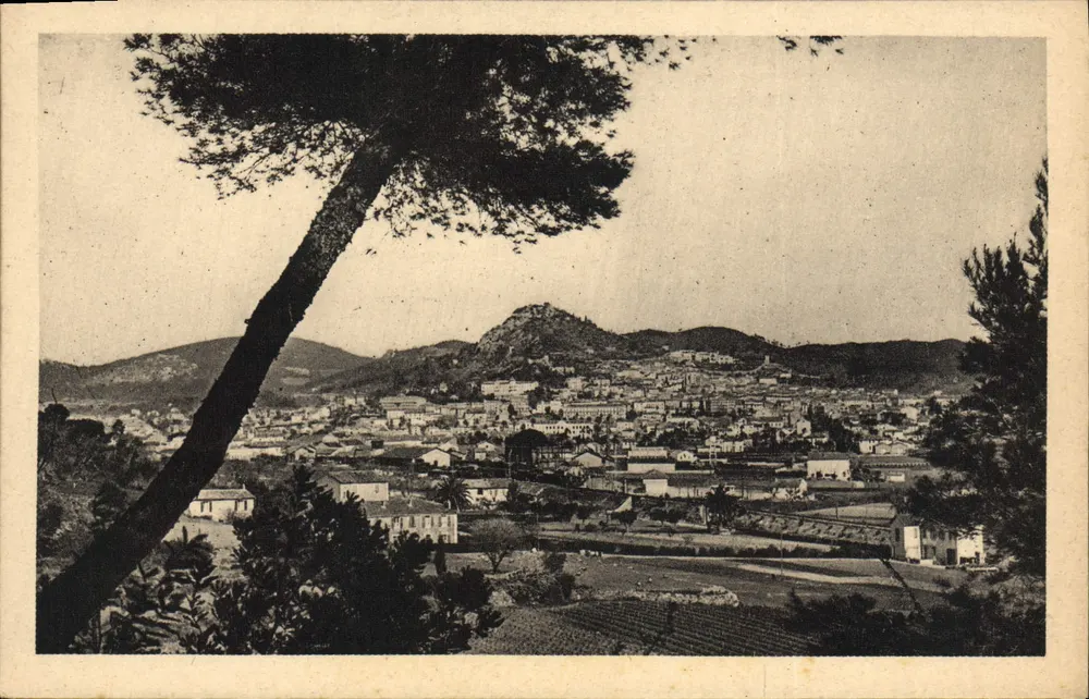 Panorama de Hyères-les-Palmiers (Var) — vista de orientação — editor não visível - Frente