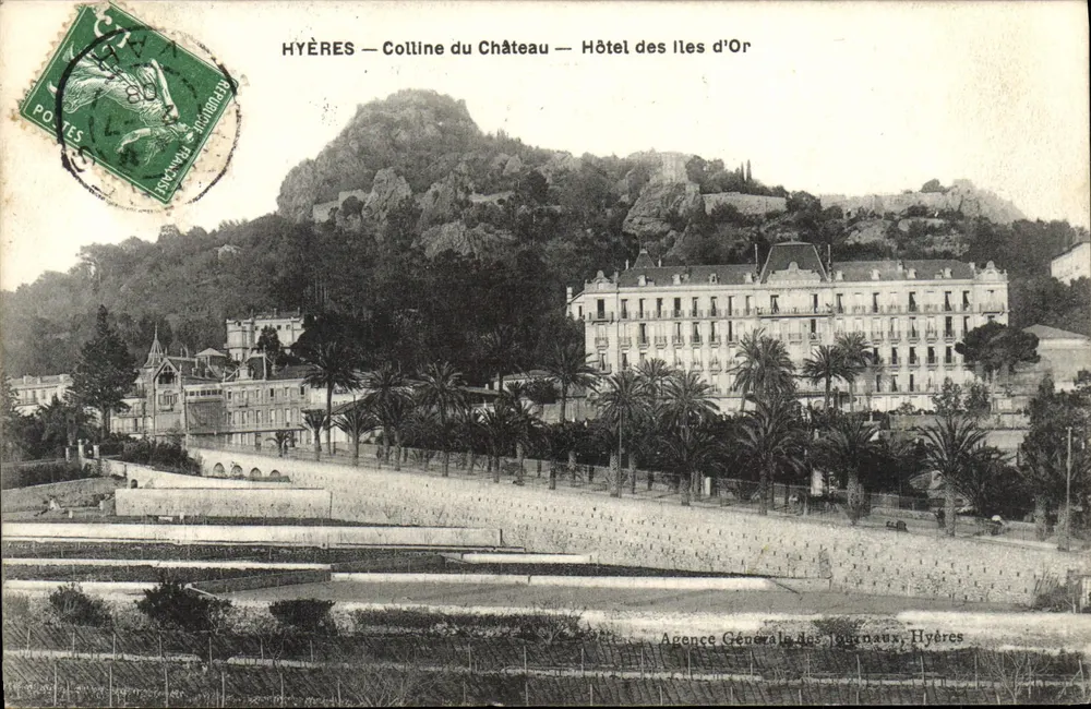 Hyères — Hügel des Schlosses — Hotel des Îles d'Or — Generalagentur der Zeitungen, Hyères - Vorderseite