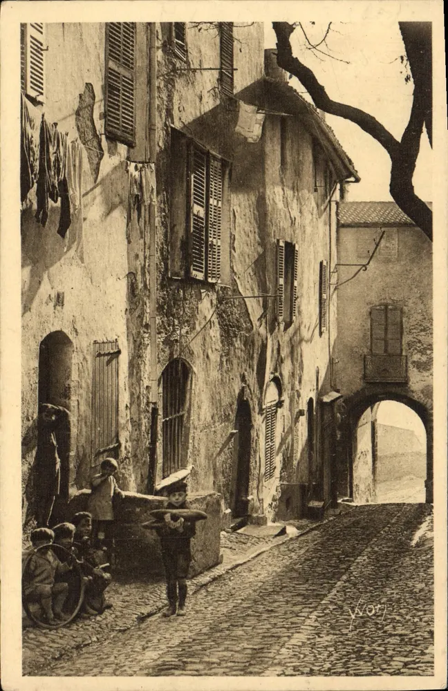 Hyères - O Velho Bairro — editor Yvon, n° 49 - Frente