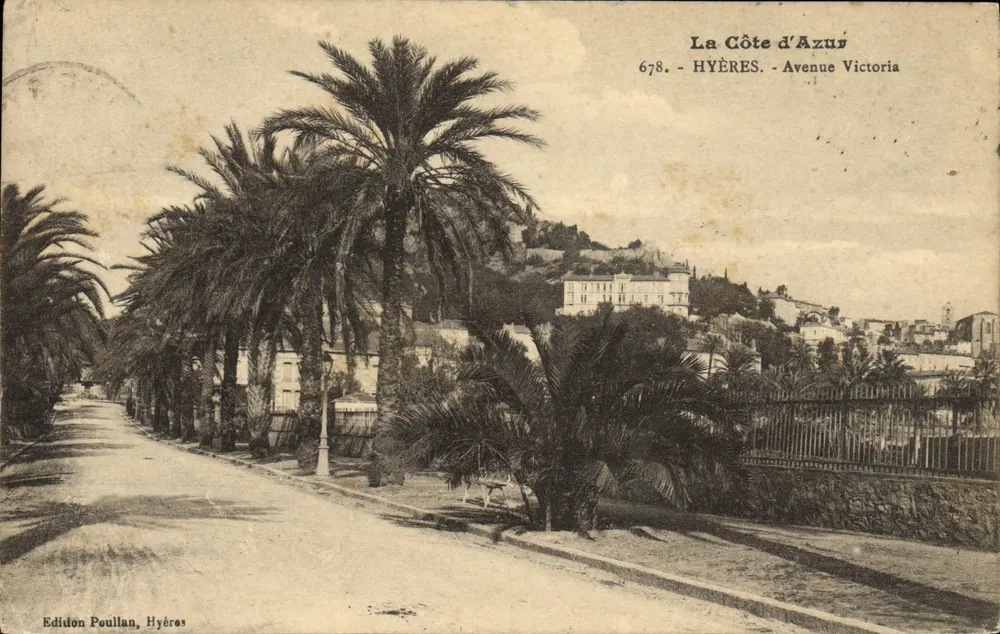 Hyères - Avenue Victoria — vista da Côte d'Azur — Édition Pouillan, Hyères, n° 678 - Frente