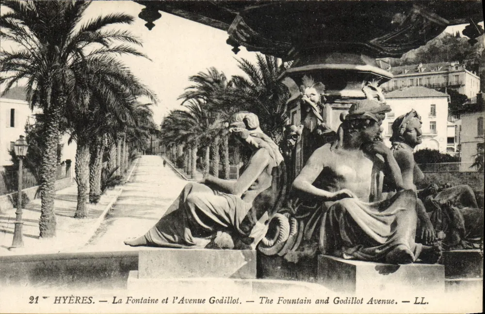 Hyères — Die Fontaine und Avenue Godillot — LL. - Vorderseite