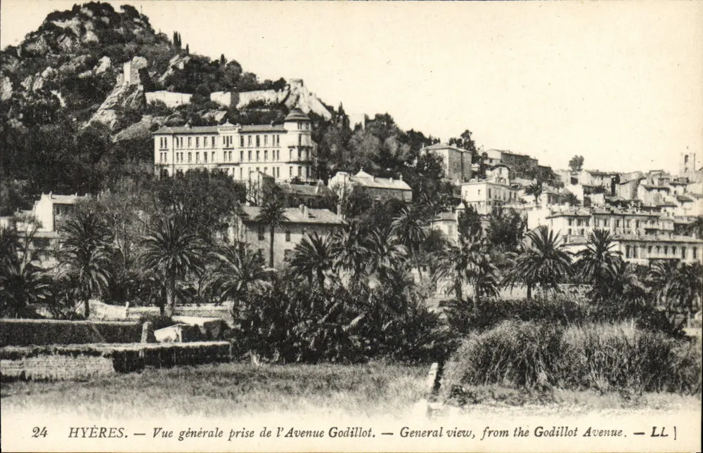 Hyères — Allgemeiner Blick von der Avenue Godillot — LL - Vorderseite