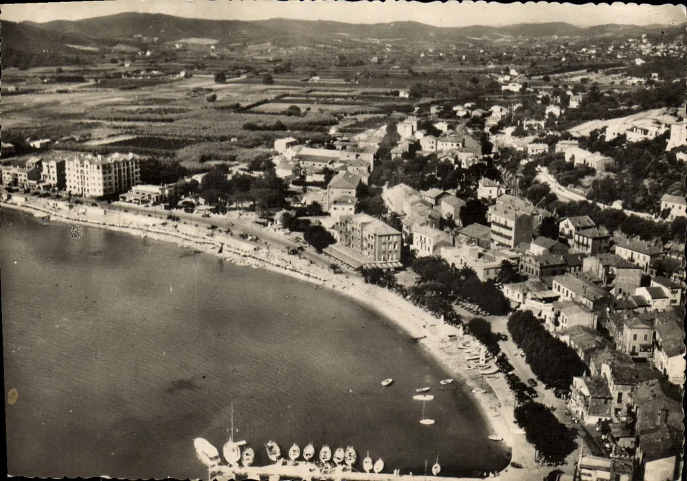 Der Hafen, die Stadt und die Strände — Lavandou (Var) — Photographies ateliers M. Cellard - Vorderseite
