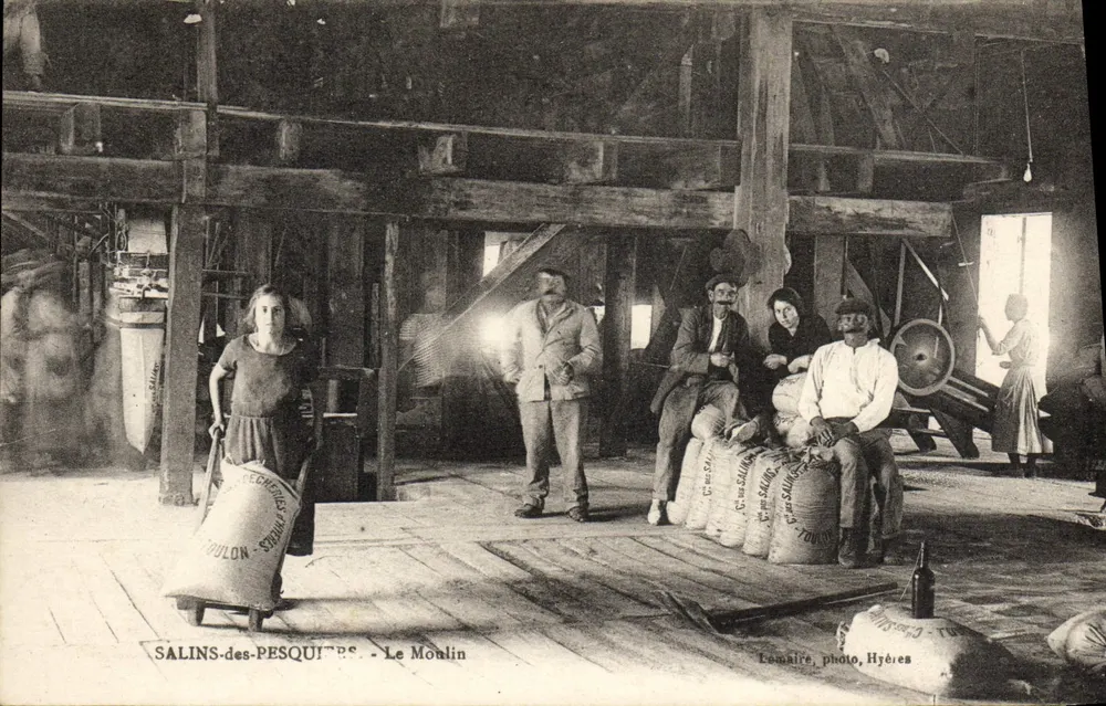 Salins-des-Pesquiers — Das Mühle — Lemaire, Foto, Hyères - Vorderseite