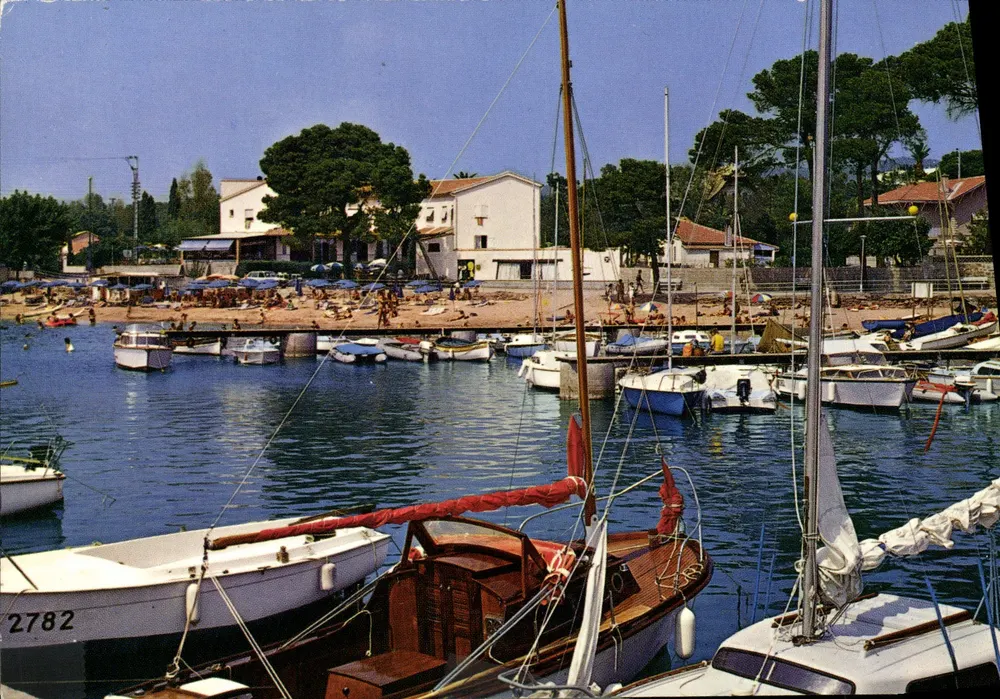 Saint-Raphaël — Ein Eckchen des Hafens von Boulouris — Éditions d'Art Montluc, Nice - Vorderseite