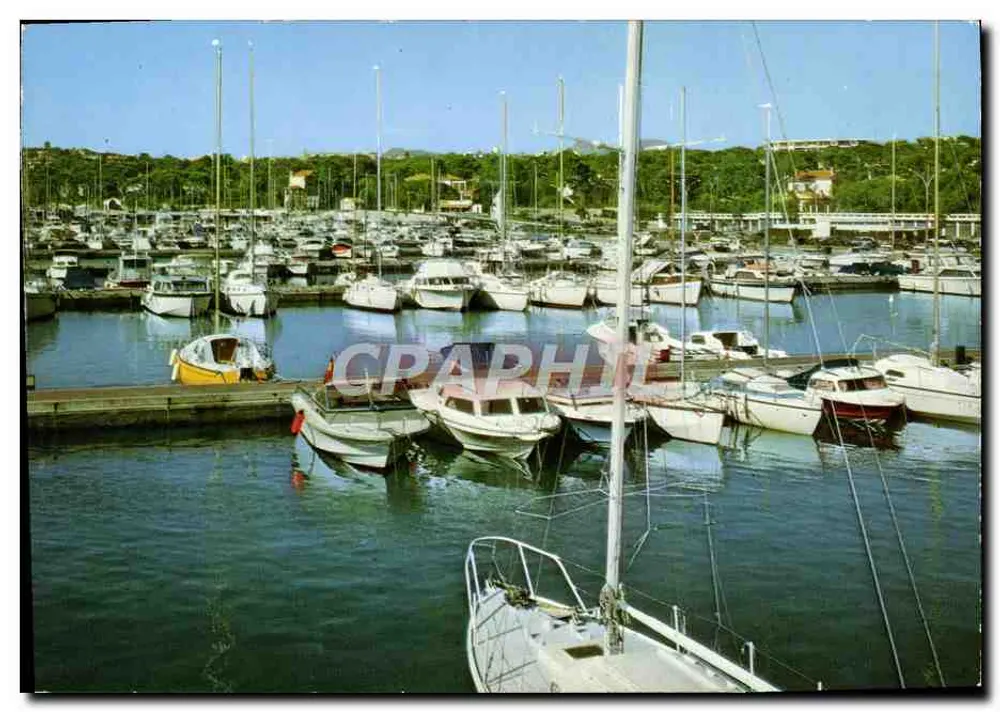 O novo porto de recreio — Saint-Raphaël — Edição da França - Frente