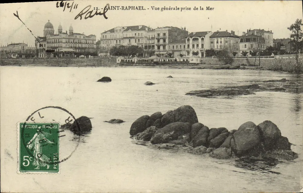 Saint-Raphaël — Algemene uitzicht genomen vanaf de zee — R. Pugliou - Voorkant