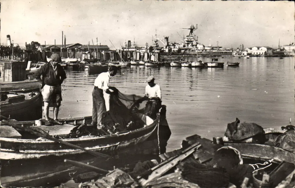 Pescadores no porto — Toulon-sur-Mer — Les Éditions de Nîmes - Frente