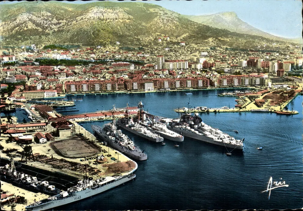 Toulon — Allgemeiner Blick auf den Hafen mit dem Jean-Bart und seinen Schulbooten — Éditions ARIS - Vorderseite