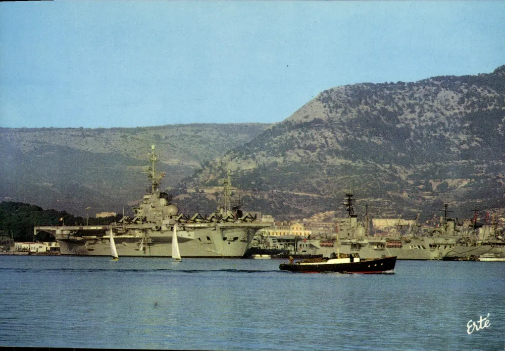 De vliegdekschepen in de haven van Toulon — Côte d'Azur — Uitgever Arts Graphiques, n° 628 - Voorkant
