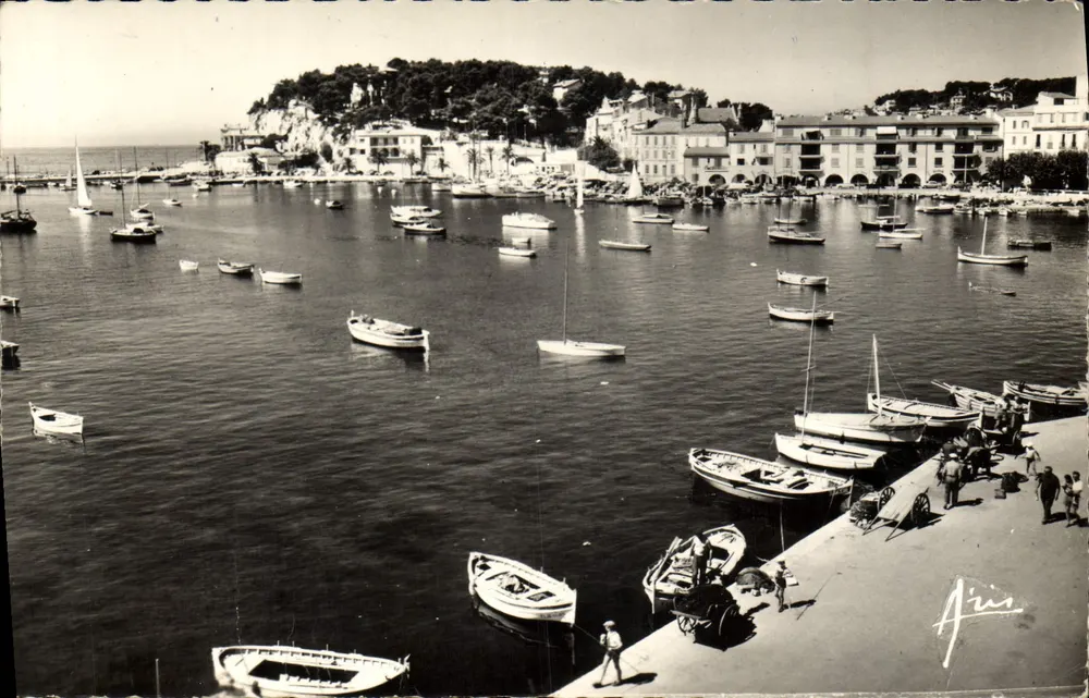 Sanary-sur-Mer — Vue Générale du Port — éditeur Aîres - Vorderseite