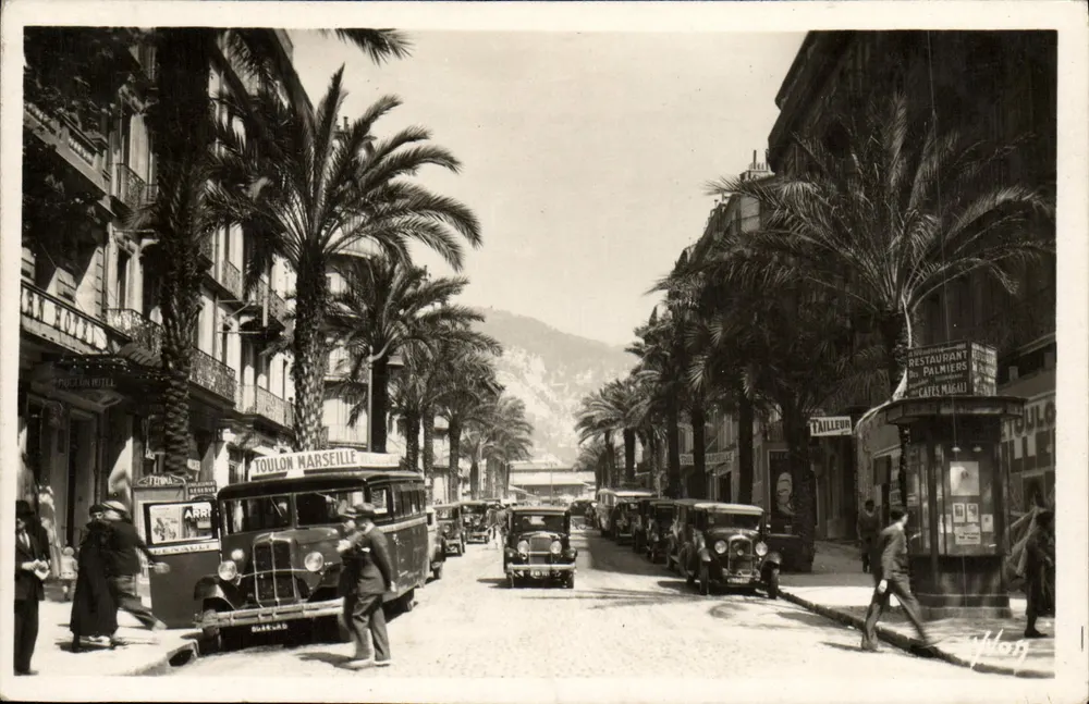 Toulon - Avenue Colbert — Ansicht der Straße mit Palmen und Bus — Verlag La Douce France - Vorderseite