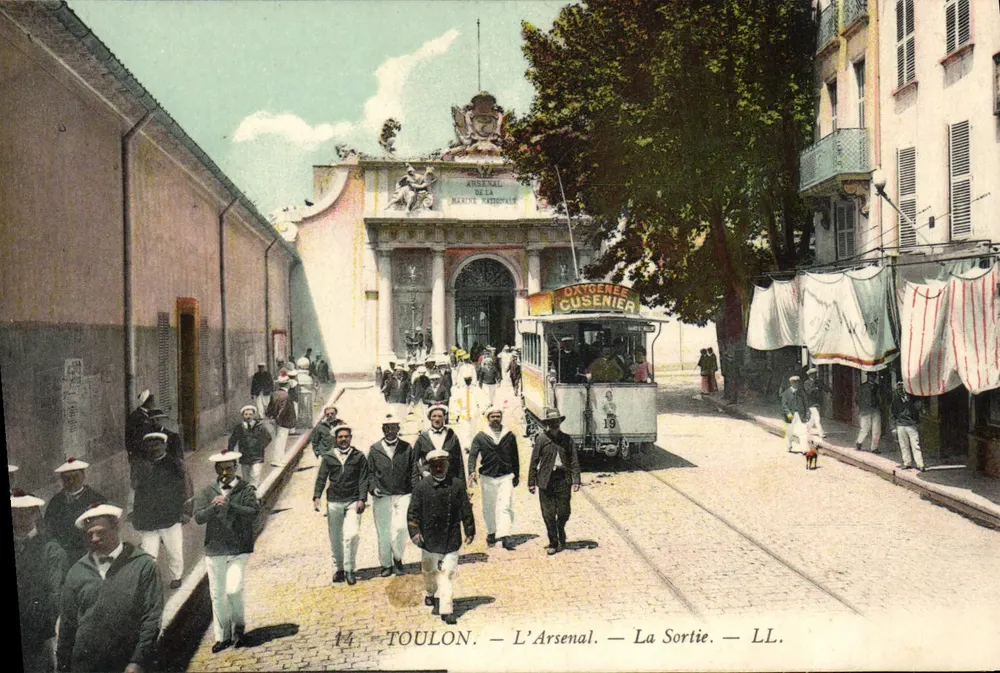Toulon — Das Arsenal — Die Ausfahrt — LL. — Verlag Daygerez Cusenier, Nr. 14 - Vorderseite