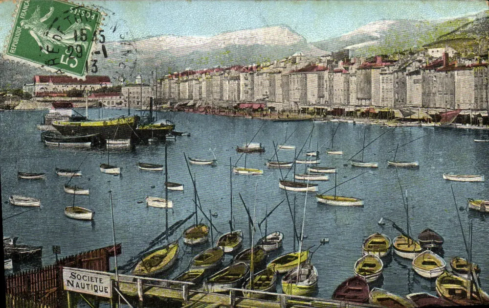 Hafen von Toulon — Ansicht des Hafens mit Booten und Berg im Hintergrund — Société Nautique - Vorderseite