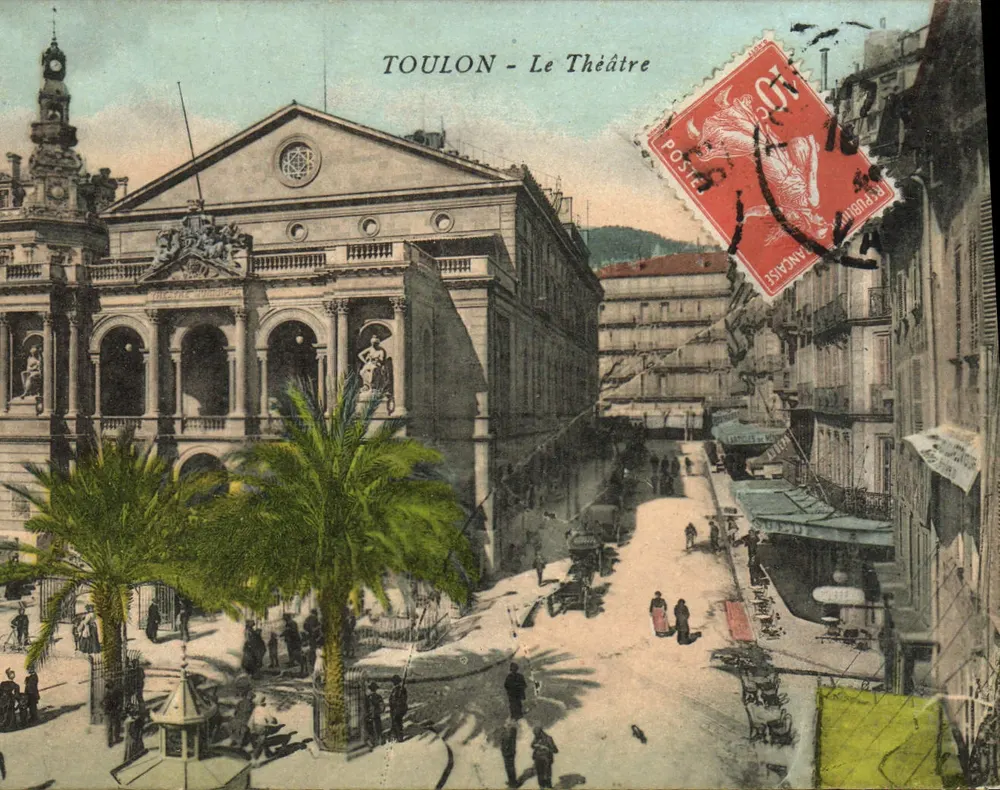 Toulon - O Teatro — vista do edifício clássico com palmeiras e rua animada — editor não visível - Frente
