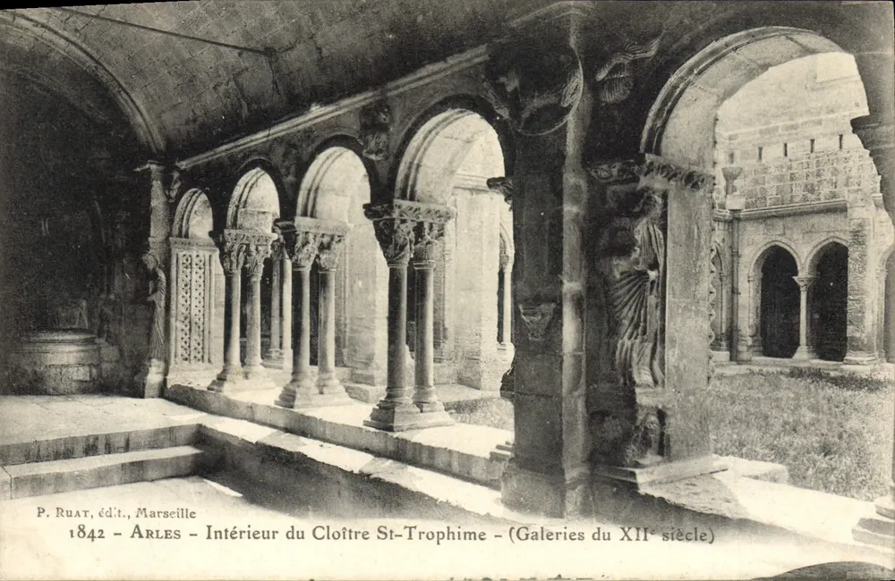 Arles - Interior do Claustro de São Trofimé — Galerias do Século XII — P. Ruat, editor, Marselha - Frente