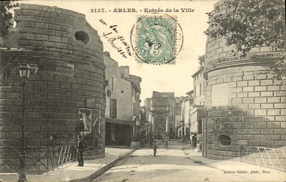 Arles — Entrada da Cidade — Edição Giletta, fot., Nice, n° 3137 - Frente