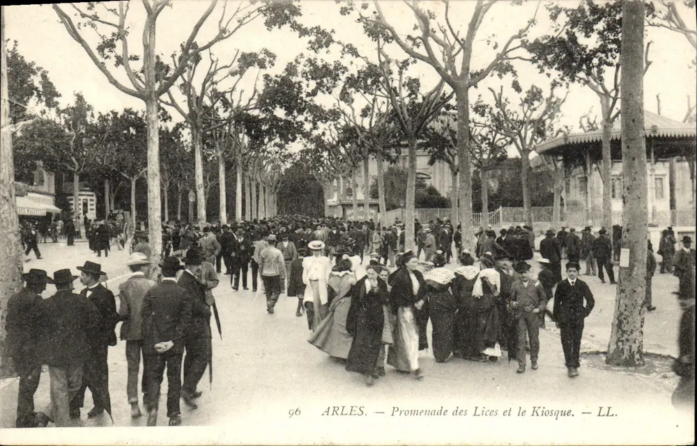 Arles — Promenade des Lices und der Kiosk — LL. - Vorderseite