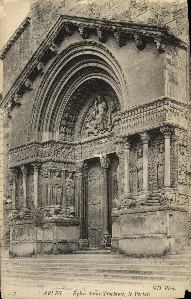 Arles — Kirche Saint-Trophime, der Portal - Vorderseite