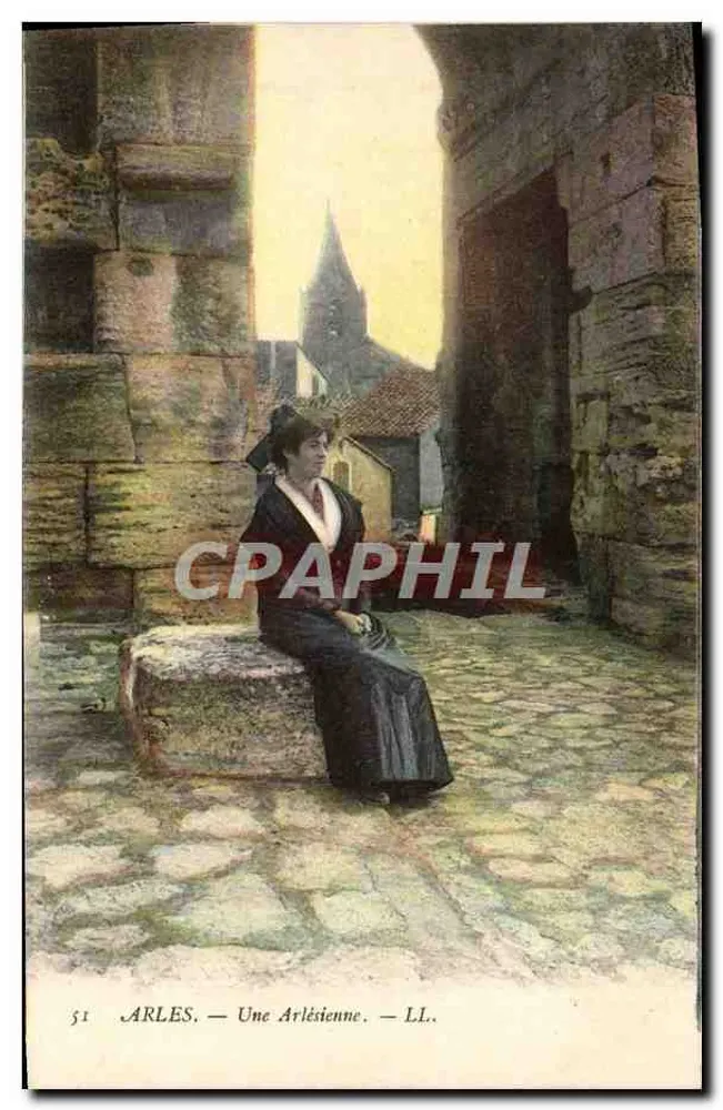 Arles — Una Arlésienne — LL. - Recto