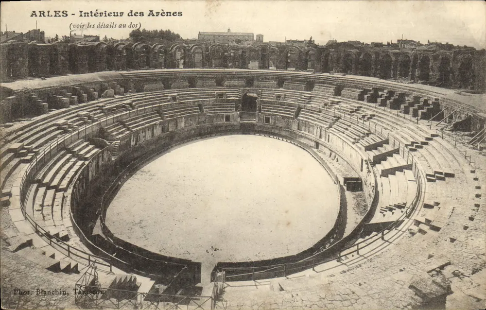 Arles - Interior das Arenas — Fot. Blanchin, Tarnacson - Frente