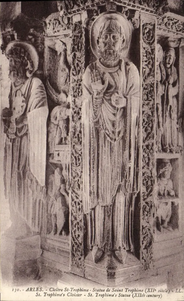 Arles — Claustro de São Trofimé — Estátua de São Trofimé (século XII) — LL - Frente