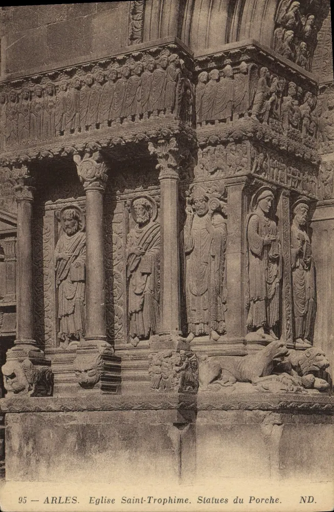 Arles — Kirche Saint-Trophime. Statuen des Portals — ND. - Vorderseite