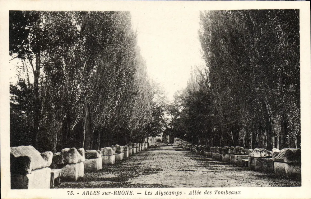 Arles-sur-Rhône — Die Alyscamps — Allée der Grabstätten - Vorderseite