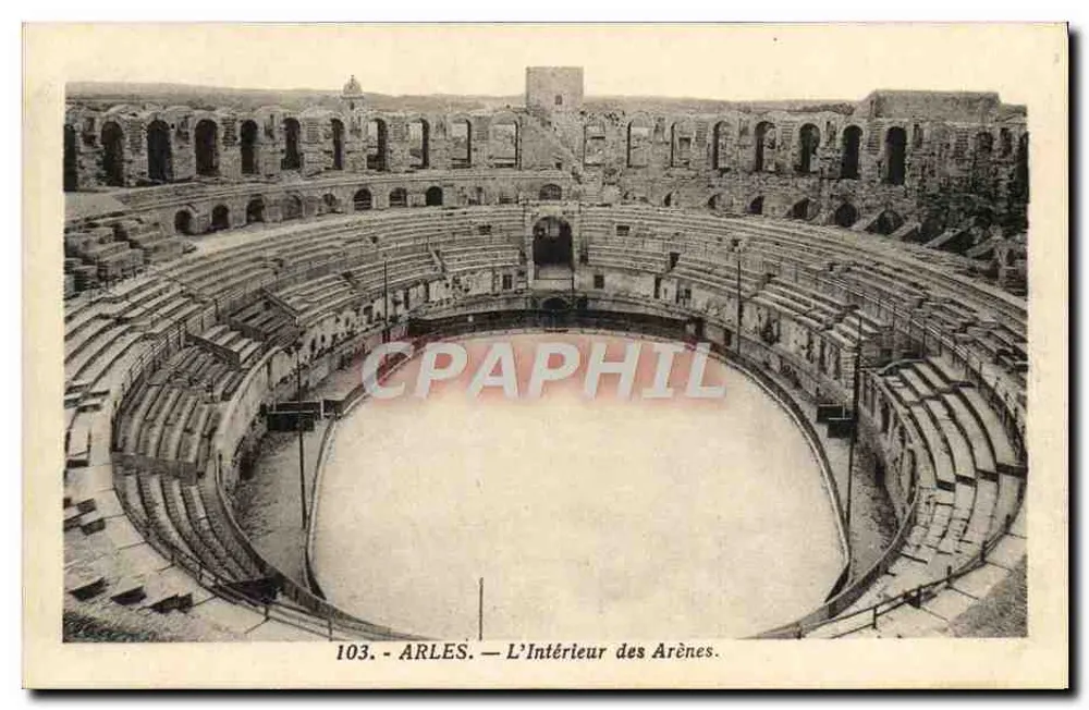 Arles — O interior das Arênes — Edição J. Georges, Arles - Frente