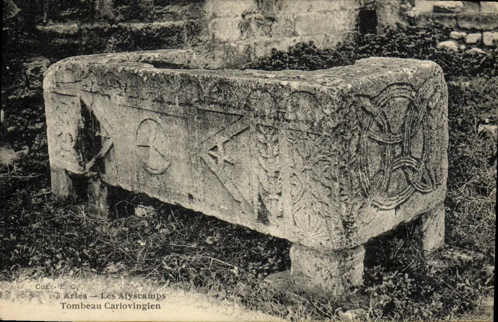 Les Alyscamps — Túmulo carolíngio — Coll. E. C. - Frente
