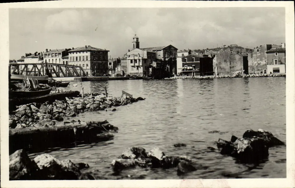 Martigues (B.-du-Rh.) — Um canto de Jarquière — editor C. G. M. MACON, n° 13 - Frente