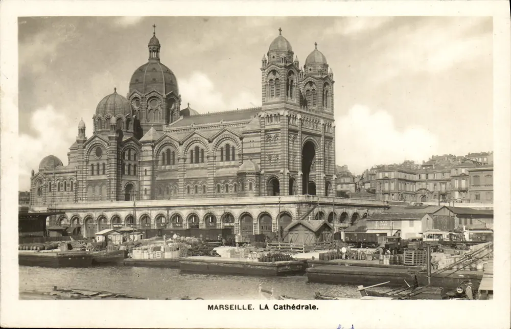 Marselha. A Catedral — vista do porto — editor desconhecido, número de série não visível - Frente