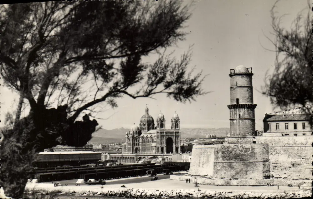 A Catedral e o Forte Saint-Jean — vista do Farol — editor LABO-Photo-Sud-Est, n°40 - Frente