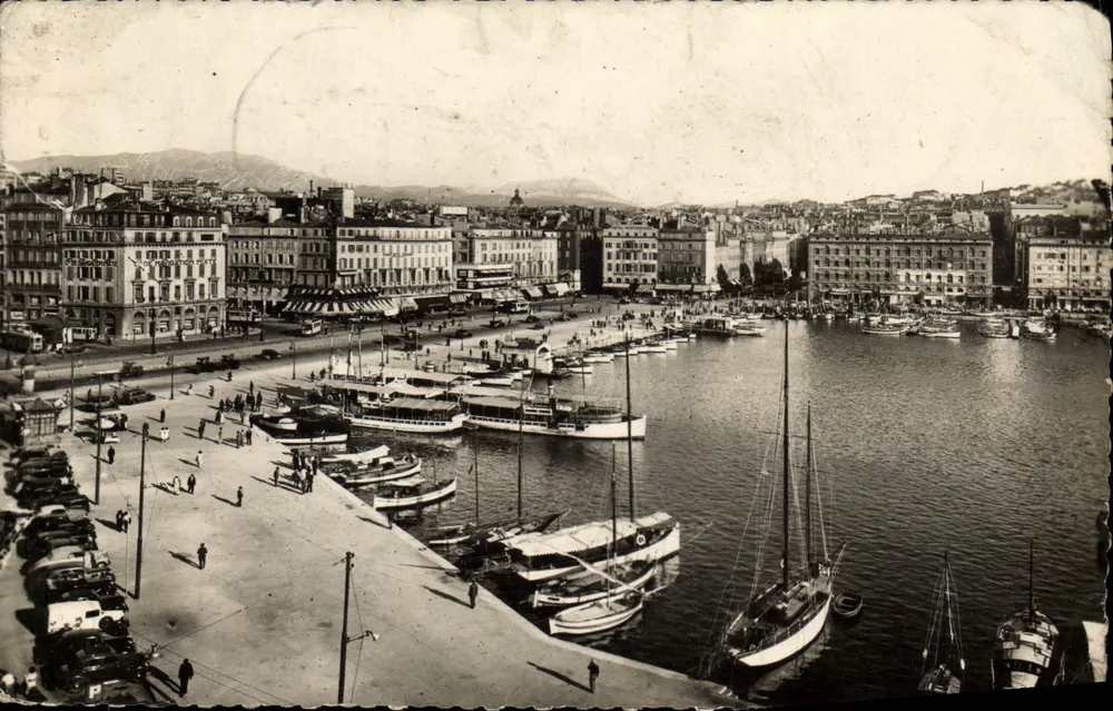Porto de Marselha — vista panorâmica — Foto Verdadeira Barthémy - Editor - Frente