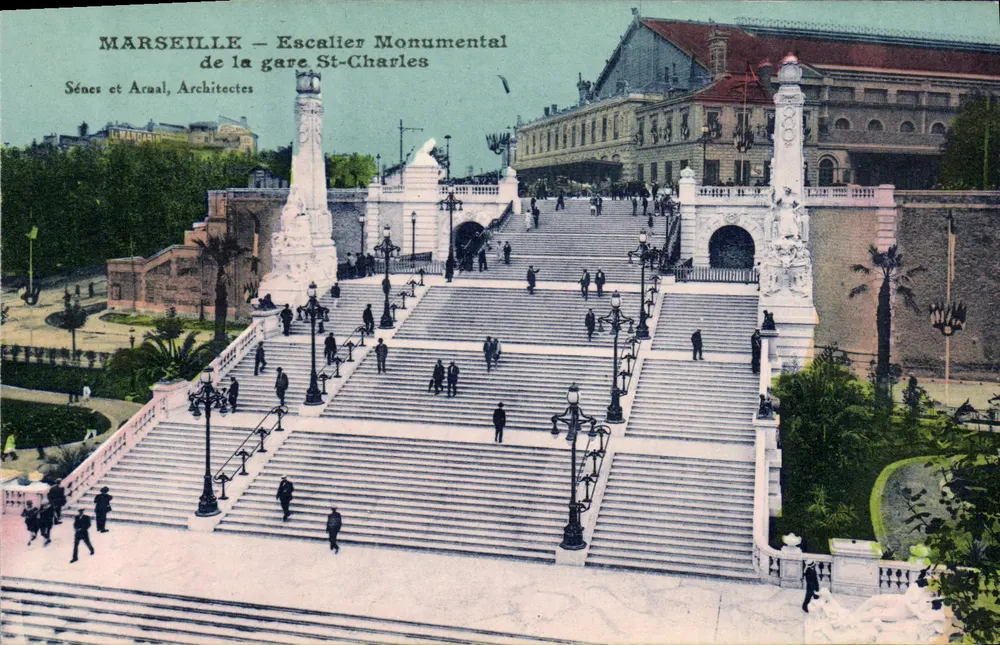 MARSEILLE — Monumentaler Treppenaufgang der St-Charles-Bahnhof — Sénes et Araal, Architekten - Vorderseite