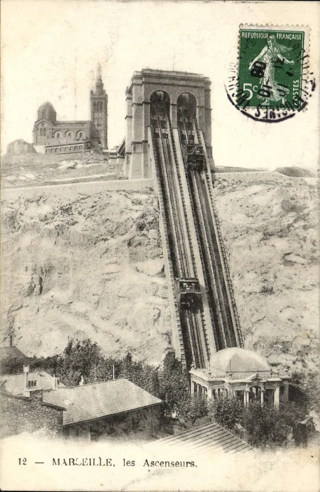 MARSEILLE, os Ascenseurs — vista dos ascensores mecânicos e da basílica Nossa Senhora da Garoupe — editor desconhecido, n° 12 - Frente