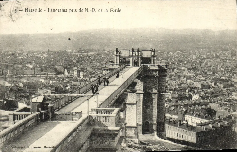 Marseille - Panorama tirado da Basílica Nossa Senhora da Guarda — Fototipia E. Lacour Marseille - Frente