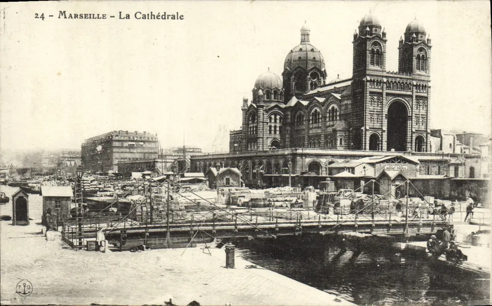 Marseille - A Catedral — vista do porto com obra em andamento — editor F.90 - Frente