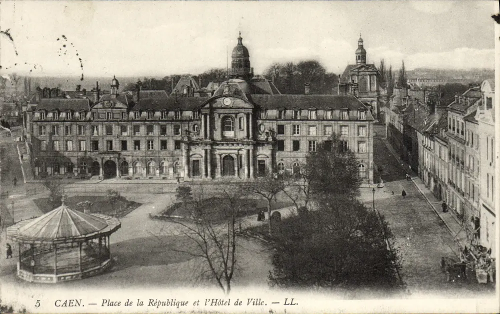 Caen — Place de la République und das Rathaus — LL. - Vorderseite