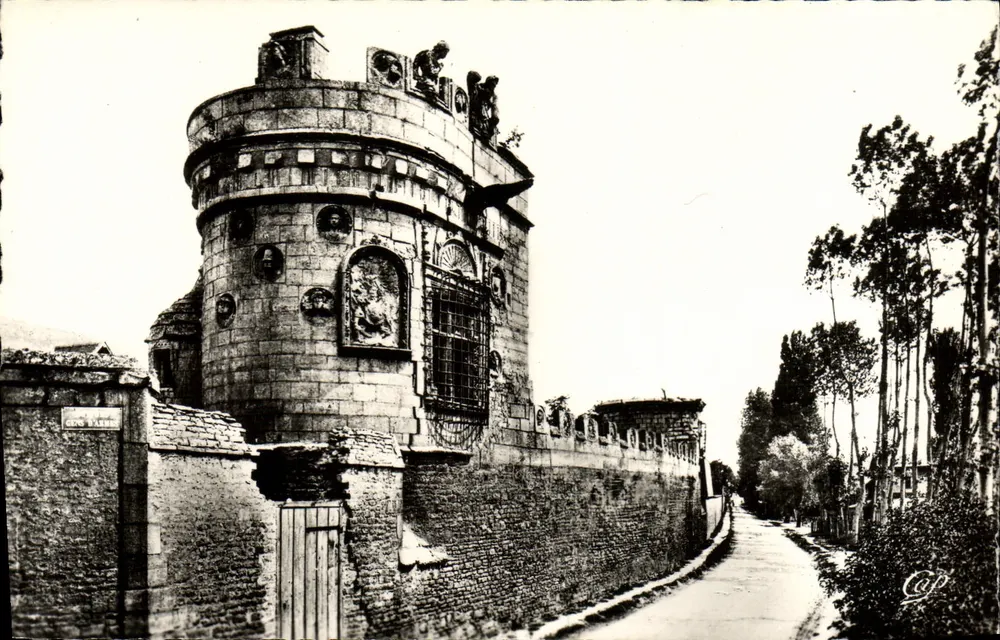 A Torre dos Homens de Armas — Século XVI — Réal-Photo, n° 203 - Frente