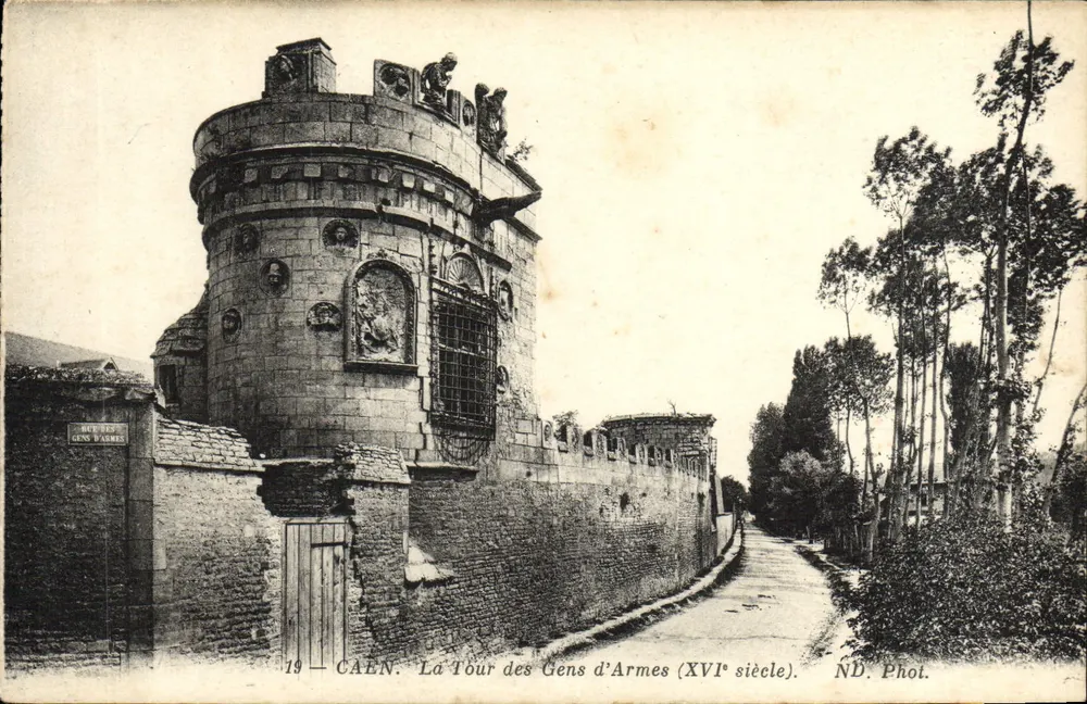 Caen — Torre dos Homens de Armas (século XVI) — ND. Fot. - Frente