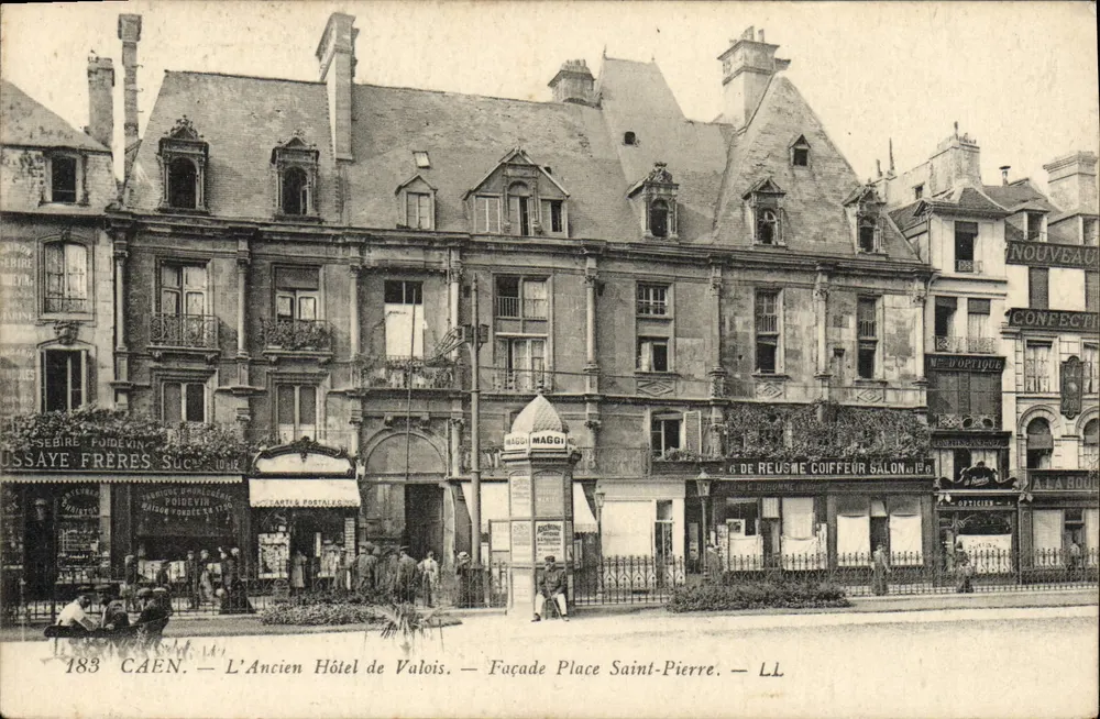 Caen — Das alte Hotel de Valois — Fassade der Place Saint-Pierre — LL - Vorderseite