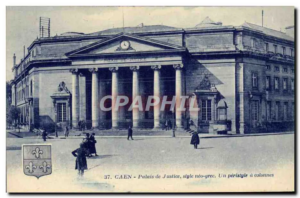 Caen — Palast der Gerechtigkeit, Neogriechischer Stil. Ein portikaler Säulenbau - Vorderseite