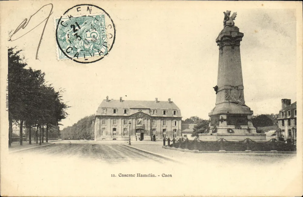 Praça do Mercado - Quartel Hamelin - Caen — J. Huret Editor, n°11 - Frente