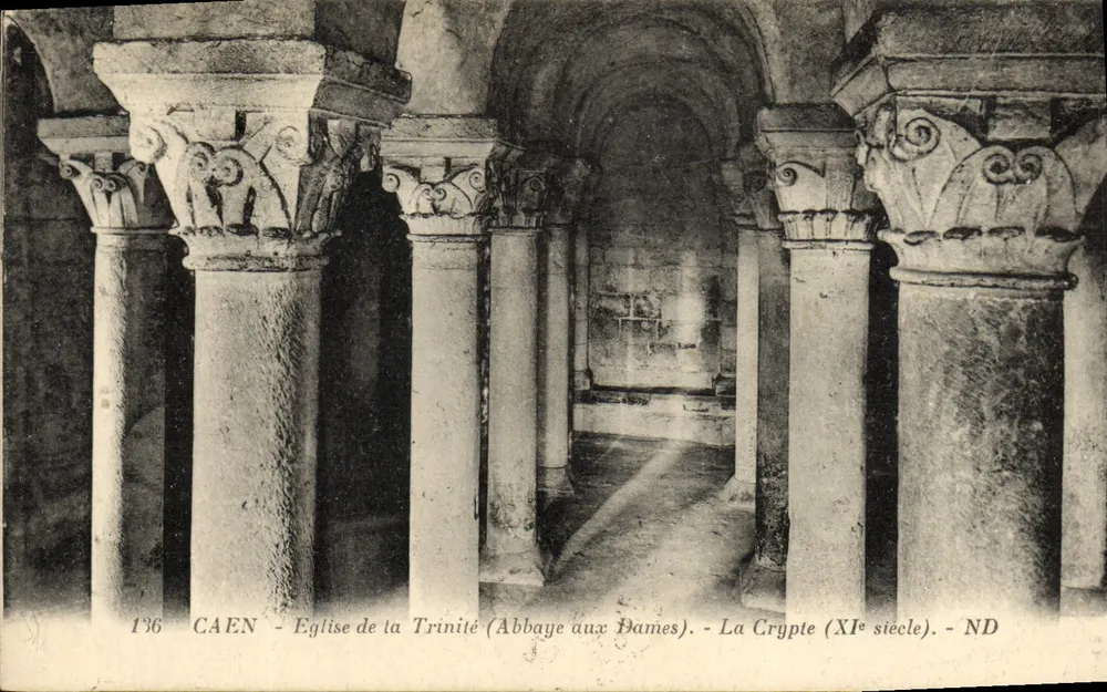 CAEN - Igreja da Trindade (Abadia das Senhoras) - A Cripta (século XI) - ND - Frente