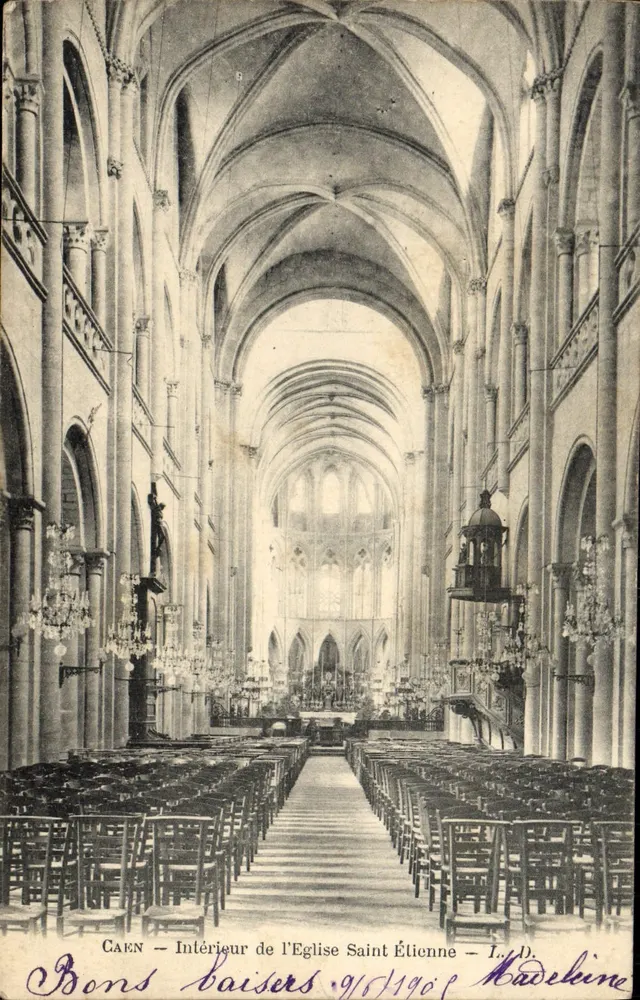 Caen — Interior da Igreja de São Etienne — L. D. Madeleine - Frente