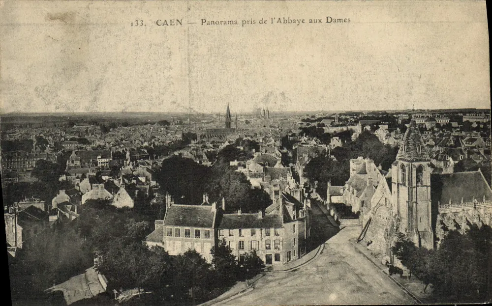 Caen — Panorama tirado da Abadia das Damas — Editor L. J. n° 133 - Frente