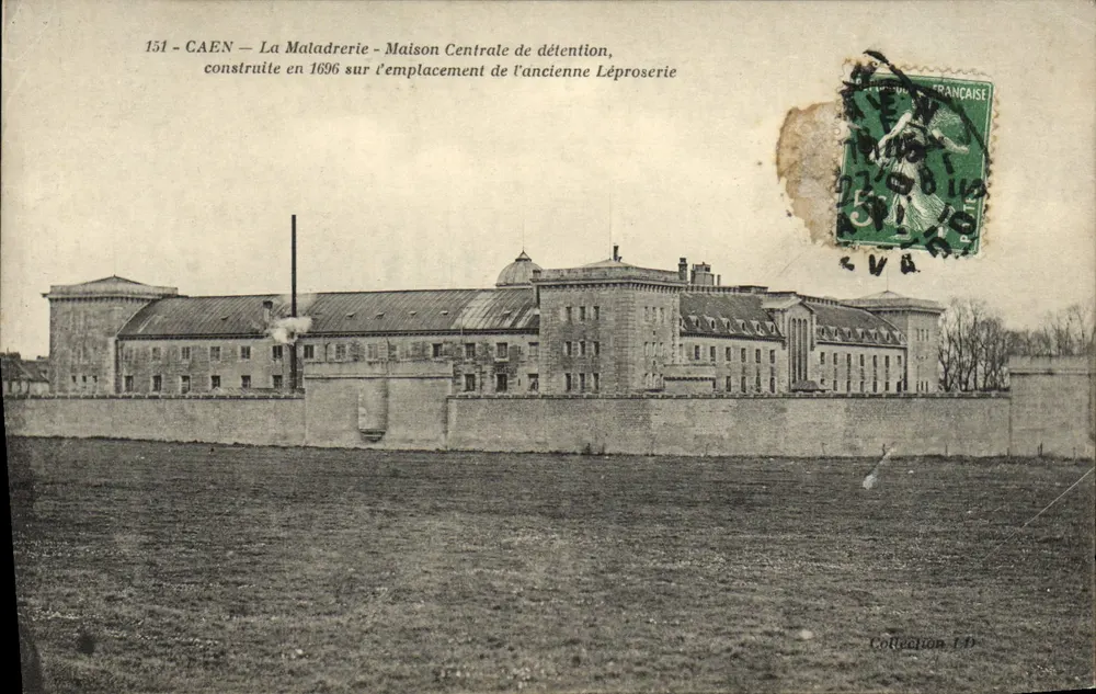 CAEN — Die Maladrerie — Zentralgefängnis, errichtet 1696 auf dem Gelände der ehemaligen Leprosenanstalt - Vorderseite