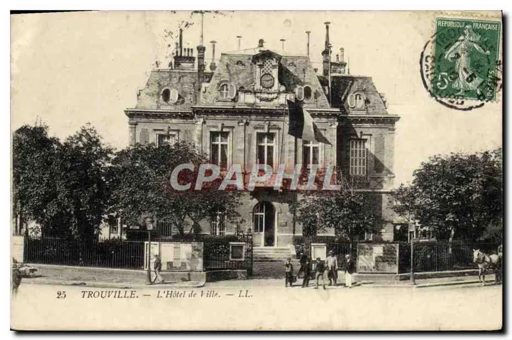 Trouville — Das Rathaus — LL. - Vorderseite