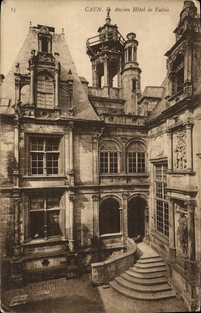 CAEN. Ehemaliges Hotel de Valois — unbekannter Verlag, Seriennummer 15 - Vorderseite